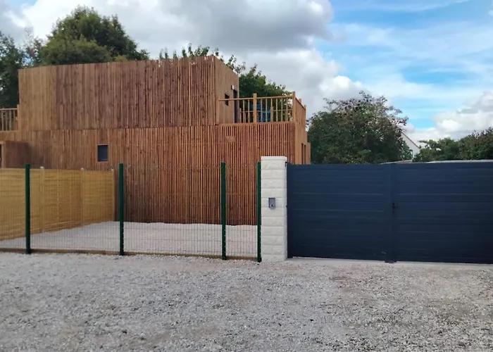 Gite Atypique En Bois Entre Ville Et Verdures